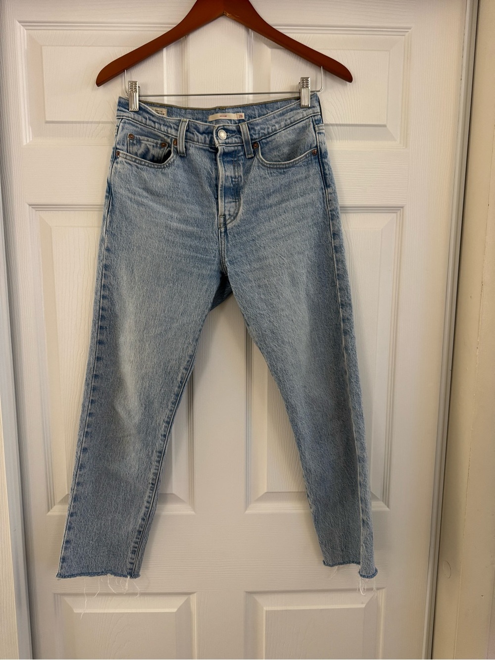 Levi’s Premium Wedgie Straight Jeans - Light Wash Raw Hem - Size 26